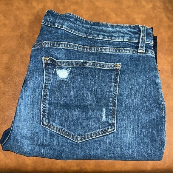 GAP Maternity Cuffed Shorts Size 33 / 16 R - Picture 3 of 16